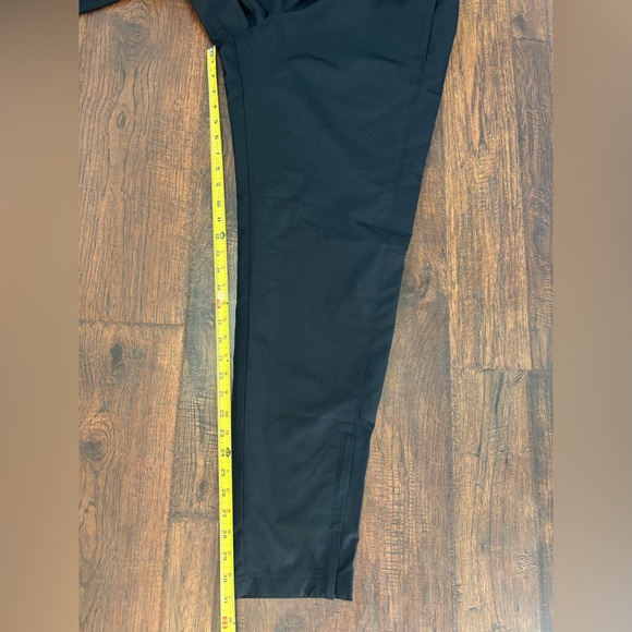 Under Armour Men's Rival Woven Windbreaker Pants - Picture 5 of 5